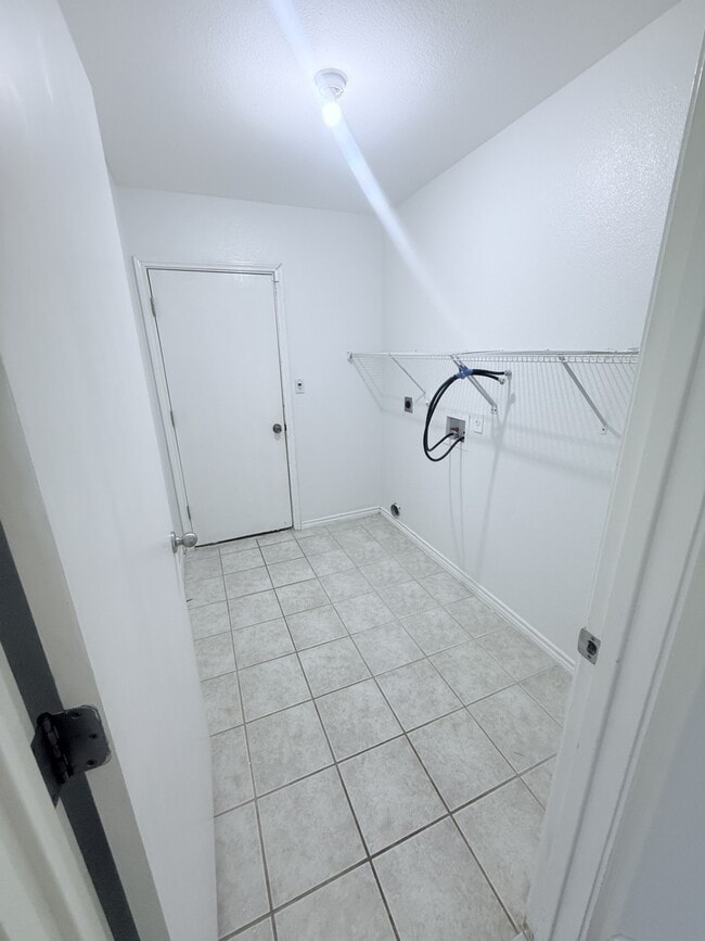 Building Photo - 2301 Tropical Wind Dr