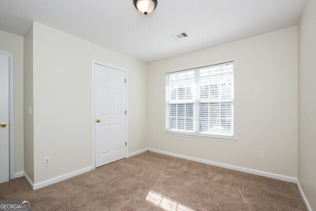 Building Photo - 118 Bainbridge Ct