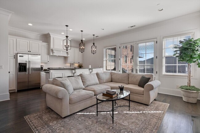 Building Photo - 3127 Parthenon Ave