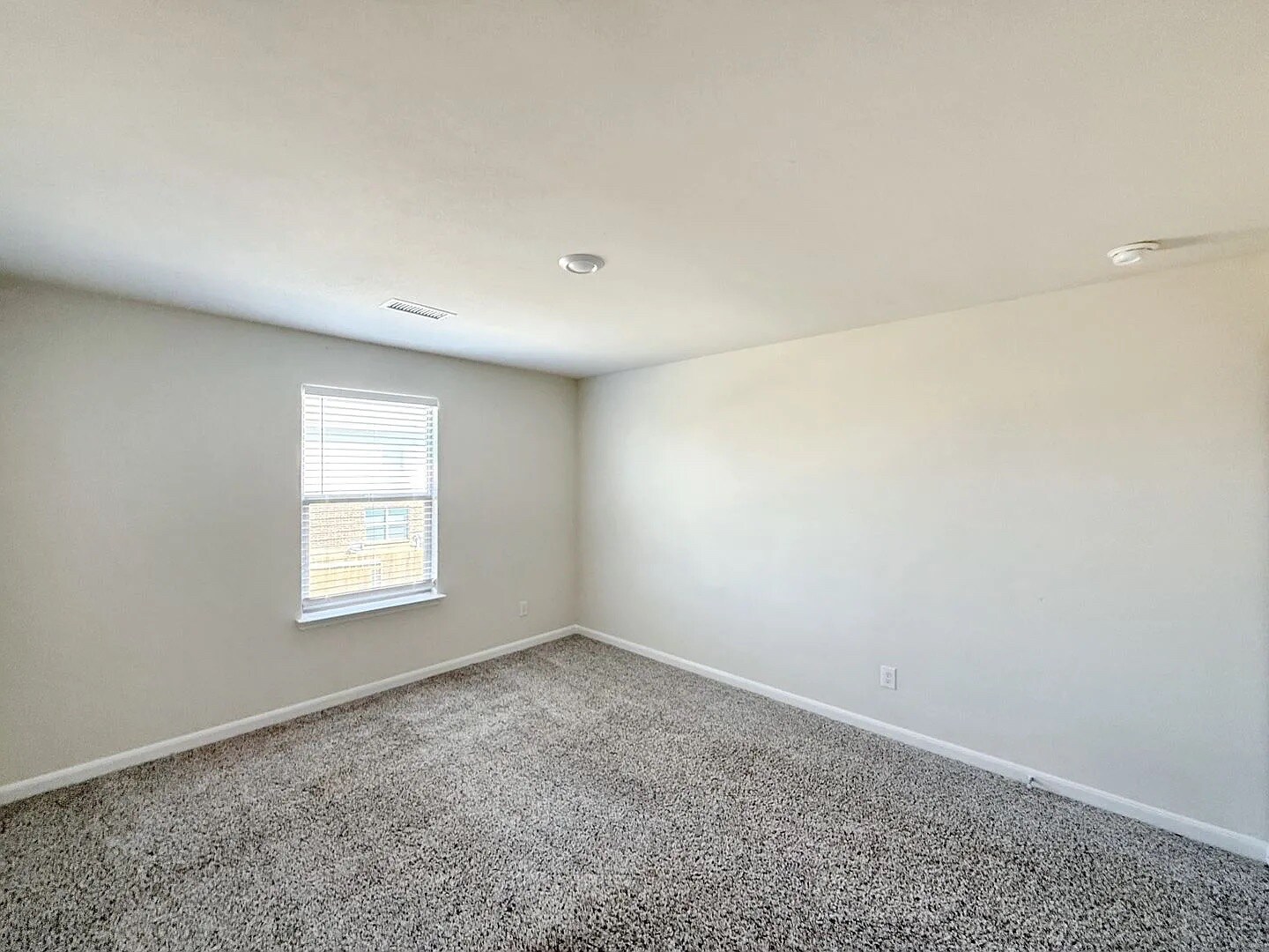 Building Photo - Room in House on Serena Dr