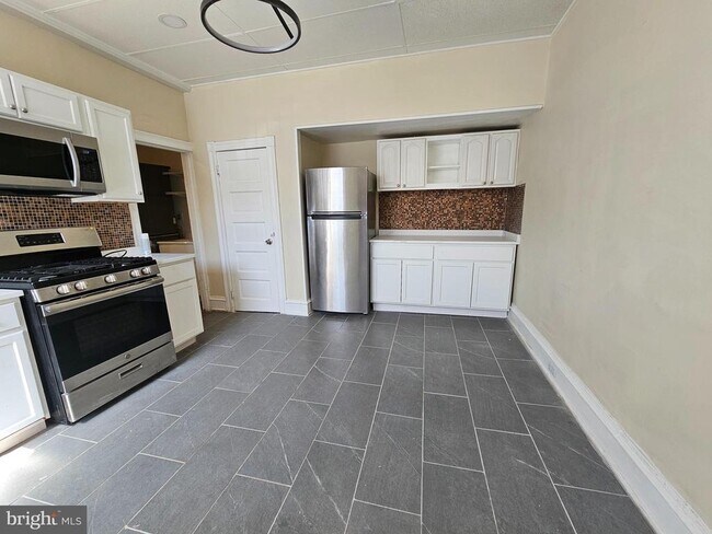 Building Photo - 718 S 52nd St