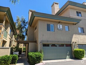 Building Photo - North Central Townhome W/Garage and Pool