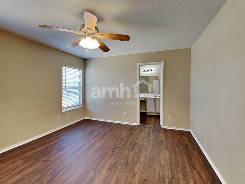 Building Photo - 12334 W Columbine Dr