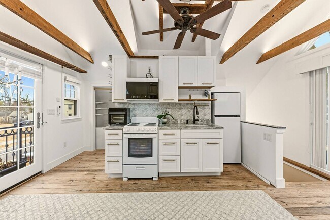 Building Photo - 264 Lake St