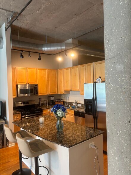 Kitchen - 900 N Kingsbury St
