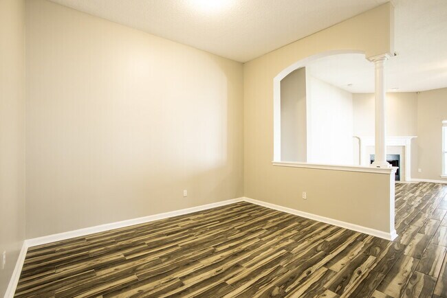 Building Photo - 906 Thoroughbred Dr