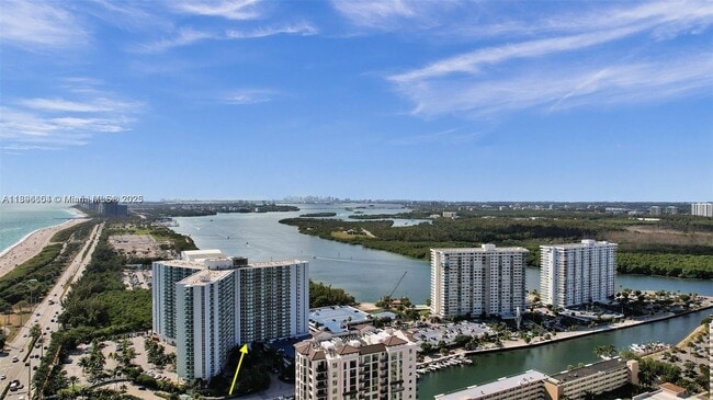 Building Photo - 100 Bayview Dr