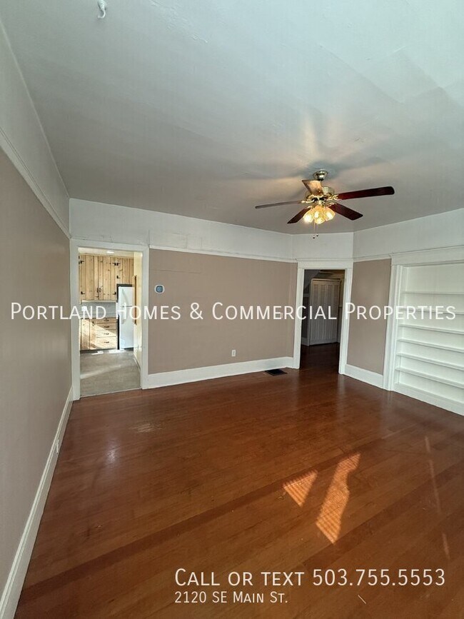 Building Photo - 2120 SE Main St