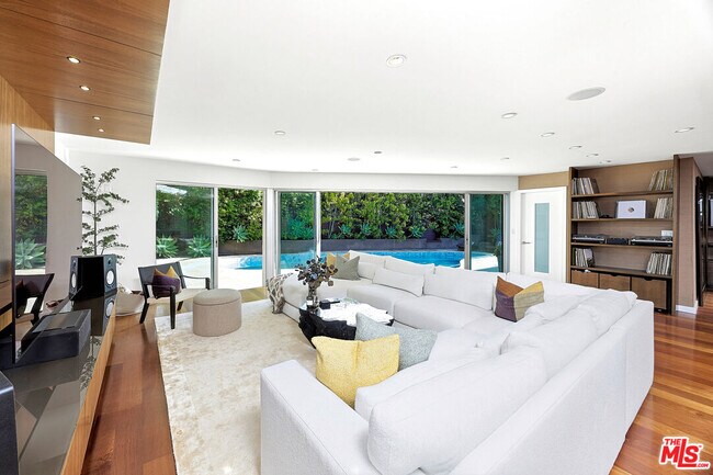 Building Photo - 3154 Queensbury Dr