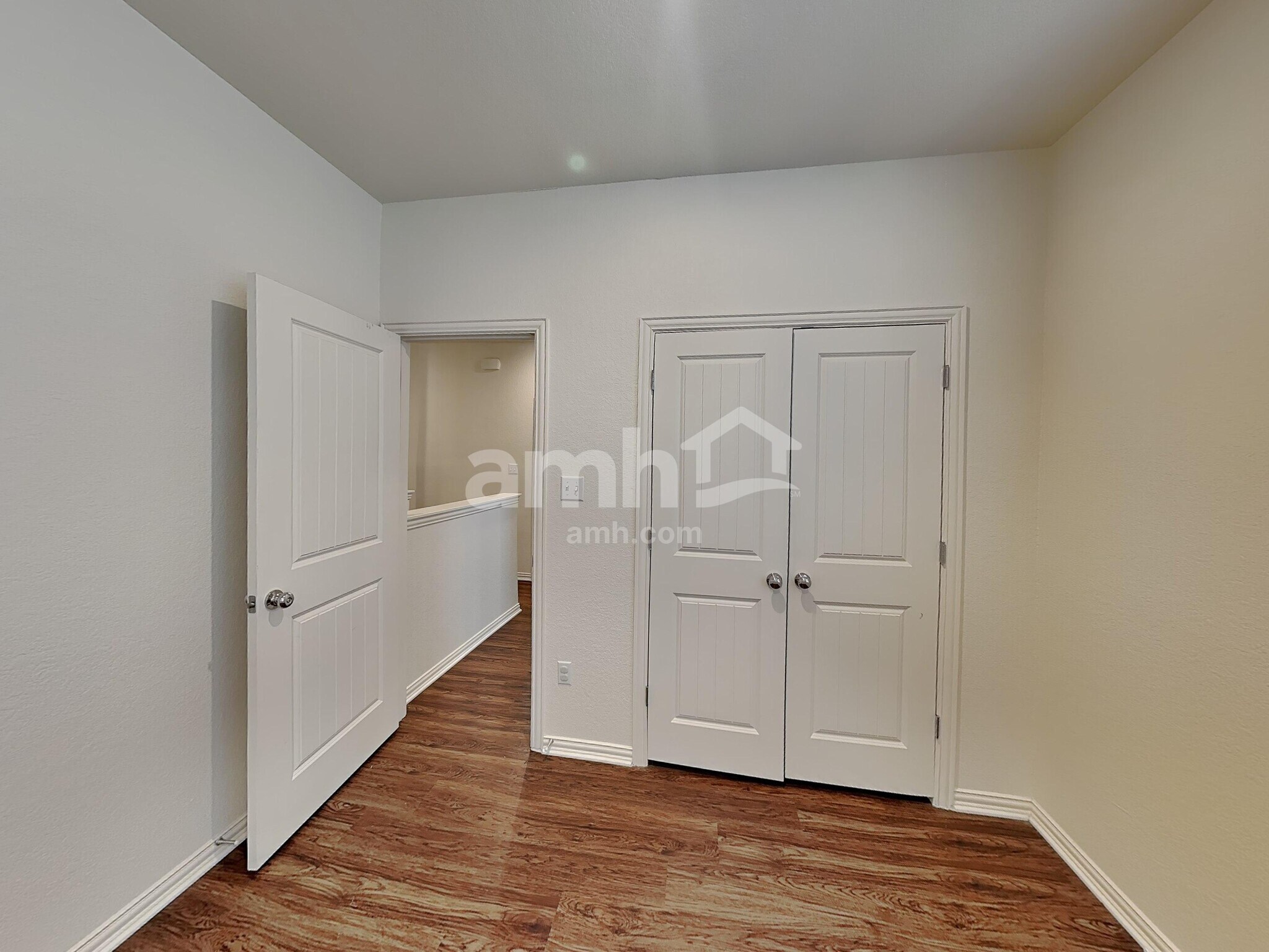 Building Photo - 2733 Meadowood Heights