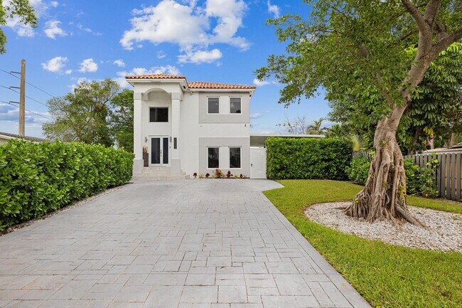 Building Photo - 2615 NE 213th St