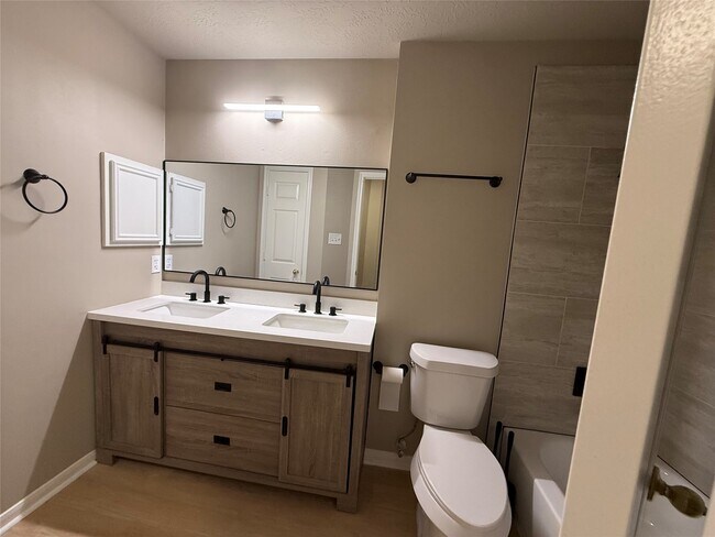 Building Photo - 9634 Therrell Dr