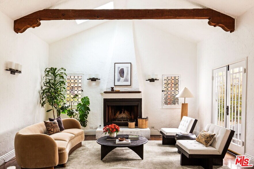 Building Photo - 2251 N Cahuenga Blvd