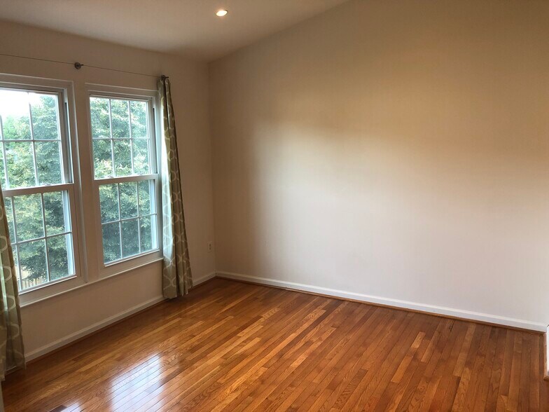 Master bedroom - 7468 Gadsby Square