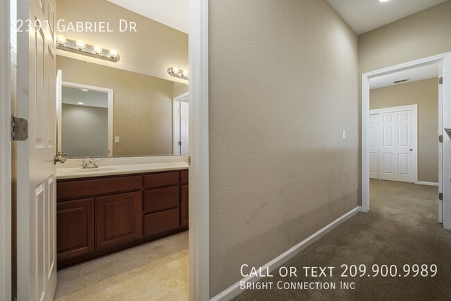 Building Photo - 2391 Gabriel Dr