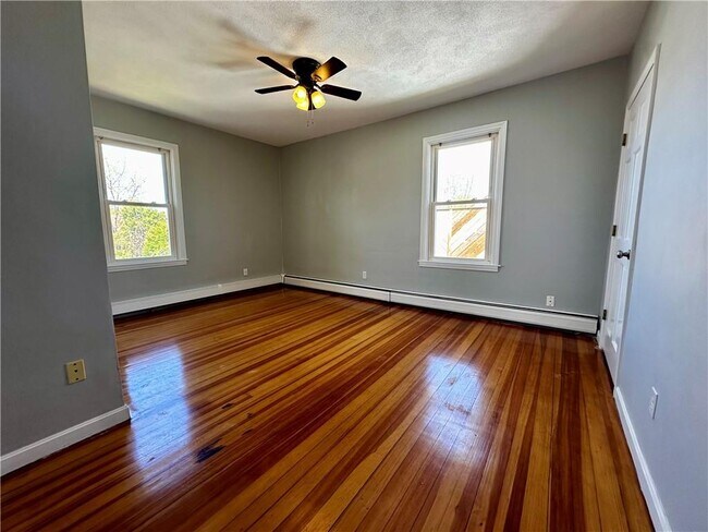 Building Photo - 834 Central Ave