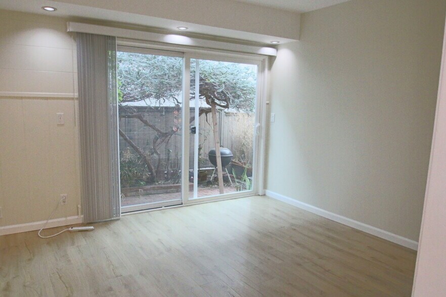 Building Photo - 126 8th St