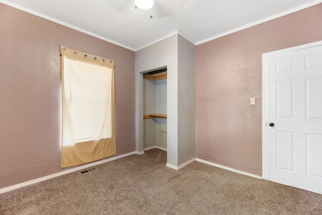 Building Photo - Charming 2 Bed 1 Bath - 2 weeks FREE!