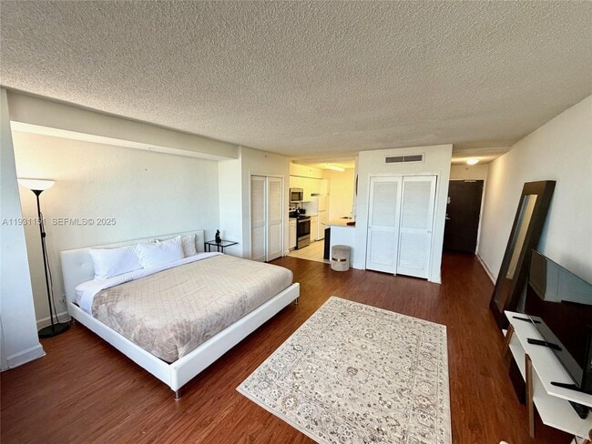 Building Photo - 1500 Bay Rd