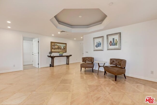 Building Photo - 430 N Oakhurst Dr