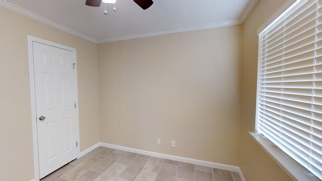 Building Photo - Cozy home by Fort Hood Airfield FULLY REMO...