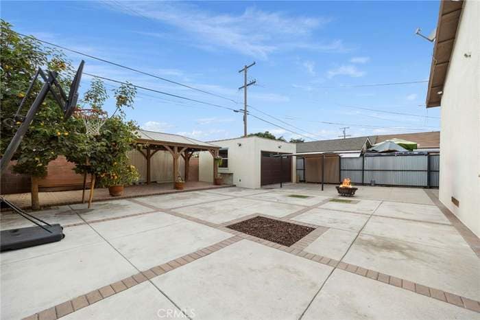 Building Photo - 2935 Live Oak St