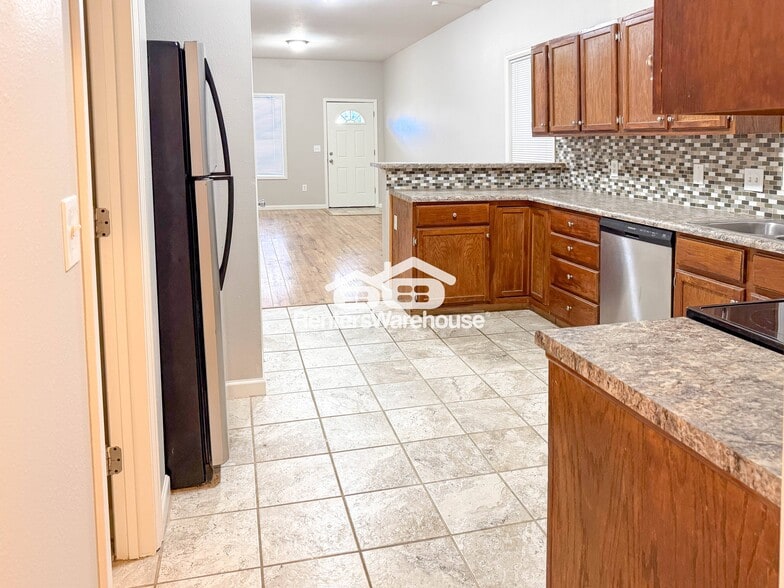 Building Photo - 4413 Umatilla St