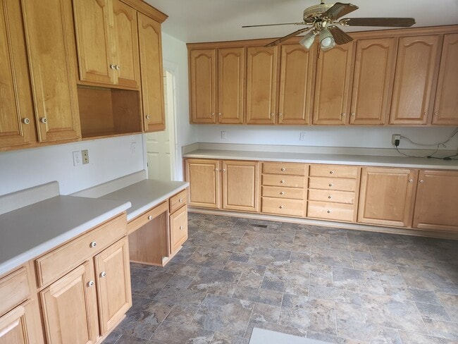 Building Photo - Chesterfield-Winterpock Area- Custom 3 Bed...