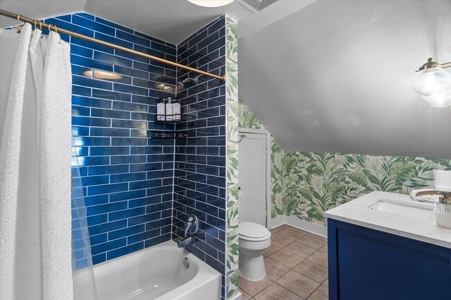 Building Photo - 1790 Lyndale Ave