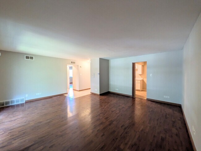Building Photo - 700 Perrie Dr