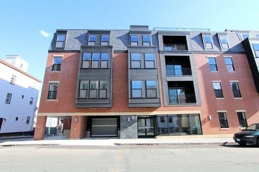 Building Photo - 32 Orleans St