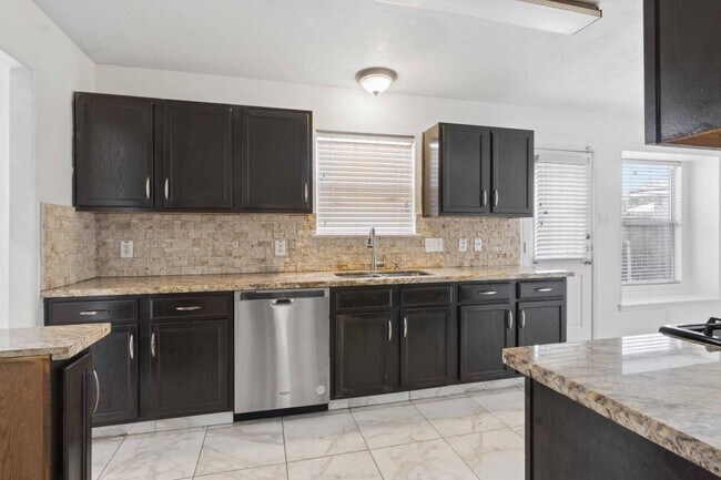Building Photo - 10418 Iris Lake Ct