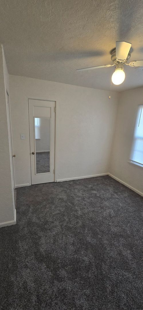 Building Photo - 2518 Applegate Ave