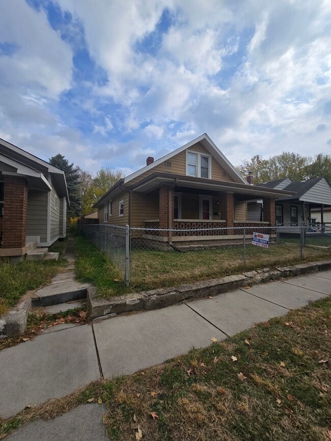 Building Photo - Four Bedroom Home Located on the Westside ...