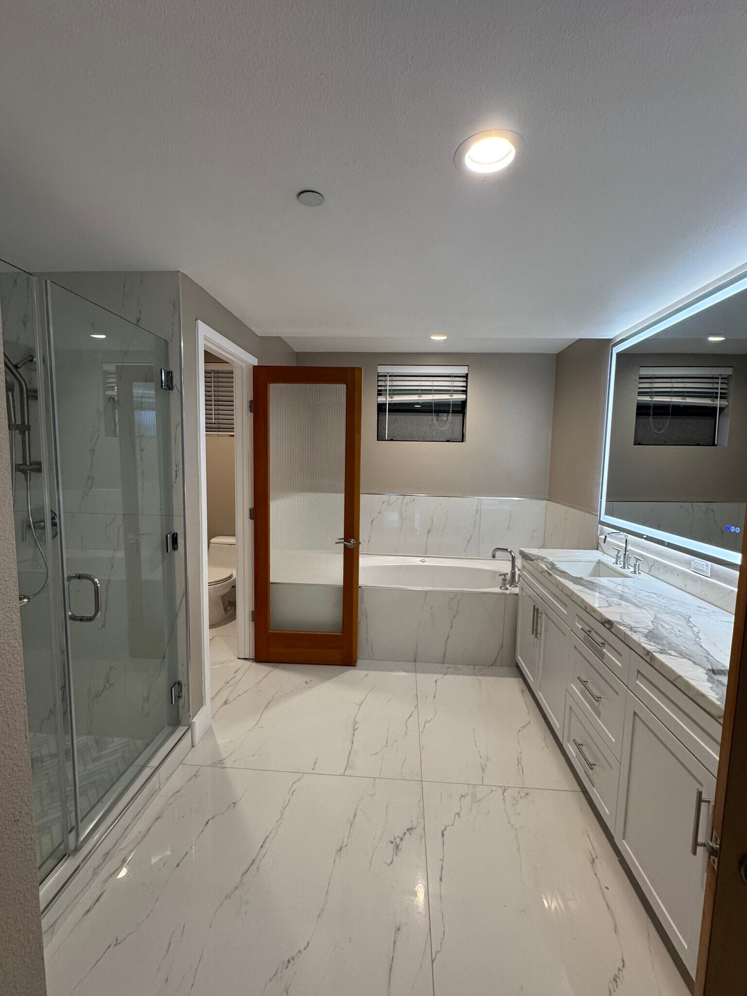 Building Photo - 395 E 4th St