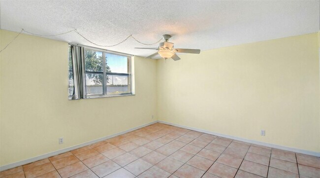 Building Photo - 470 Executive Center Dr