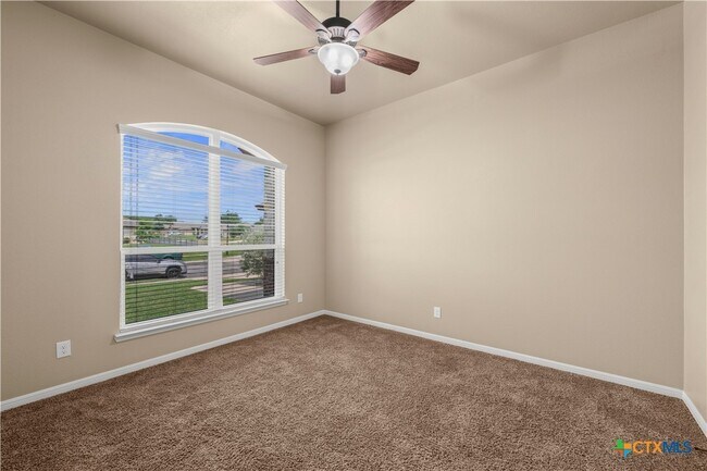 Building Photo - 314 Pointer St