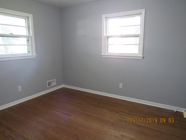 Building Photo - SECTION 8 ACCEPTED - 4550 S Keystone Ave