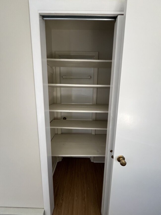 Building Photo - 8298 Scenic Dr