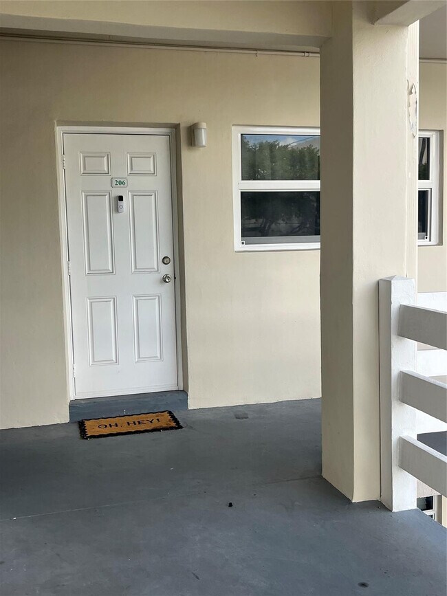 Building Photo - 2100 Diana Dr