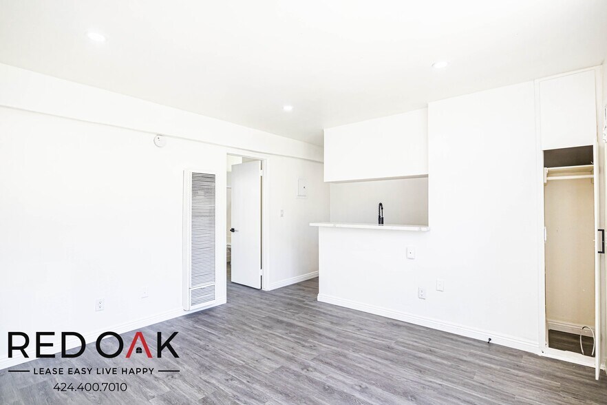 Building Photo - 10810 Sarah St