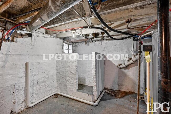 Building Photo - 1434 Kedron St