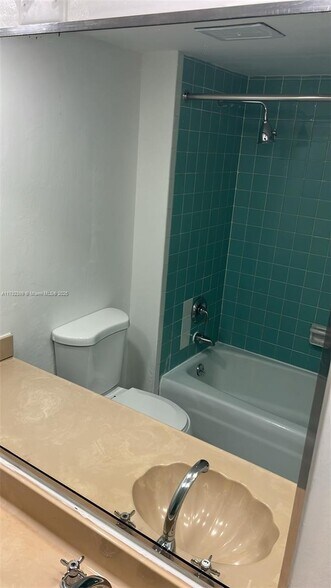 Building Photo - 4430 NW 79th Ave