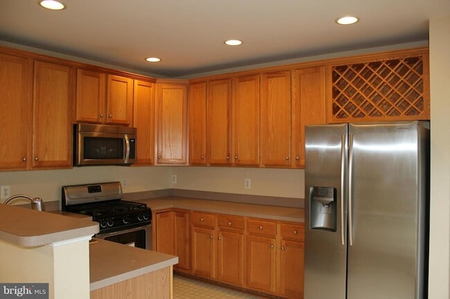 Building Photo - 24651 Kings Canyon Square