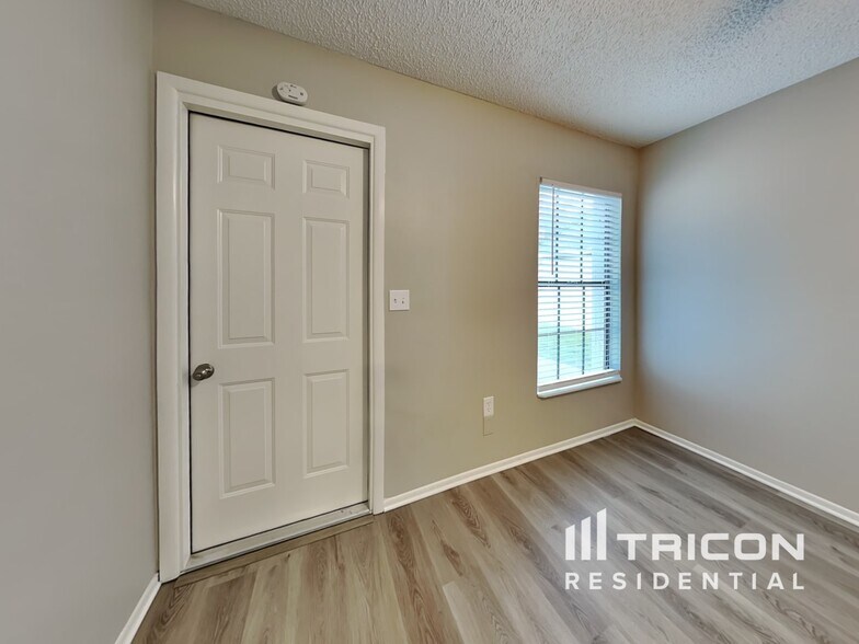 Building Photo - 1455 Marigold Dr