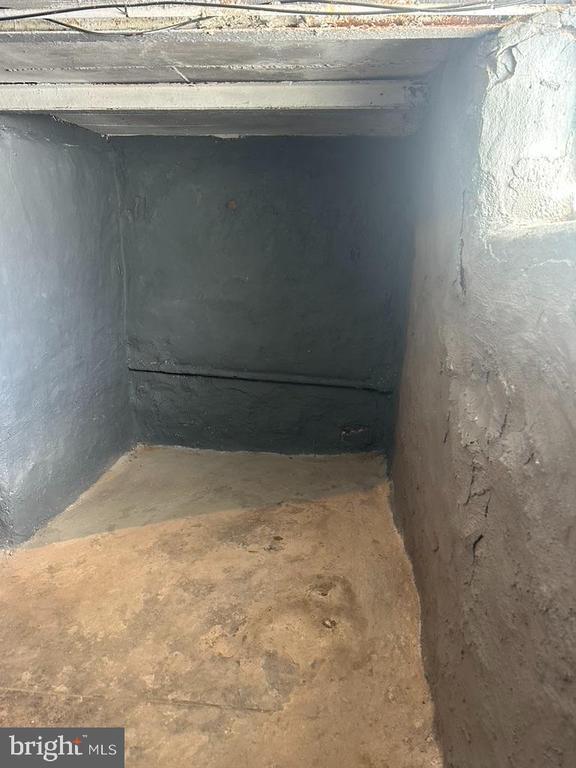 Building Photo - 5608 N Mascher St