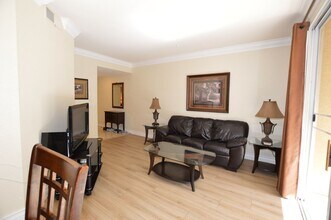 Building Photo - Fully Furnished, 1 Bd / 1 Ba Luxury Condo
