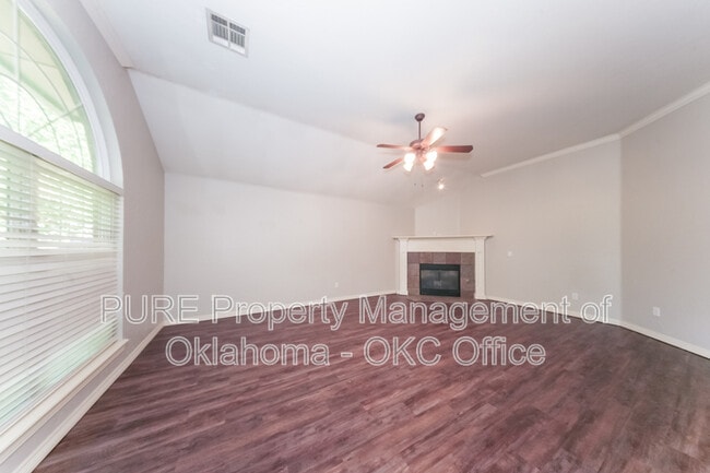 Building Photo - 7921 Azurewood Dr