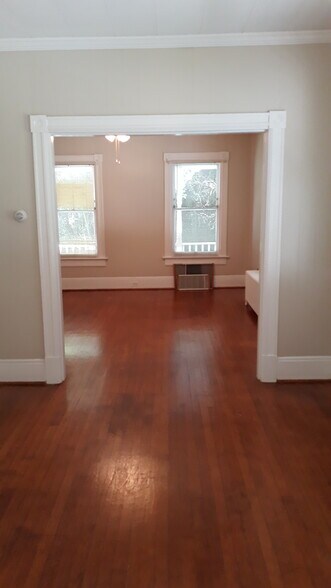 Building Photo - 2644 N Beechwood Pl