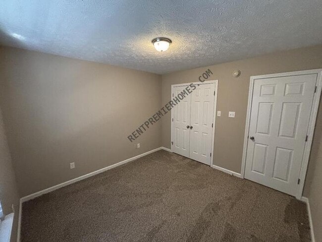 Building Photo - 2805 Southfork Dr